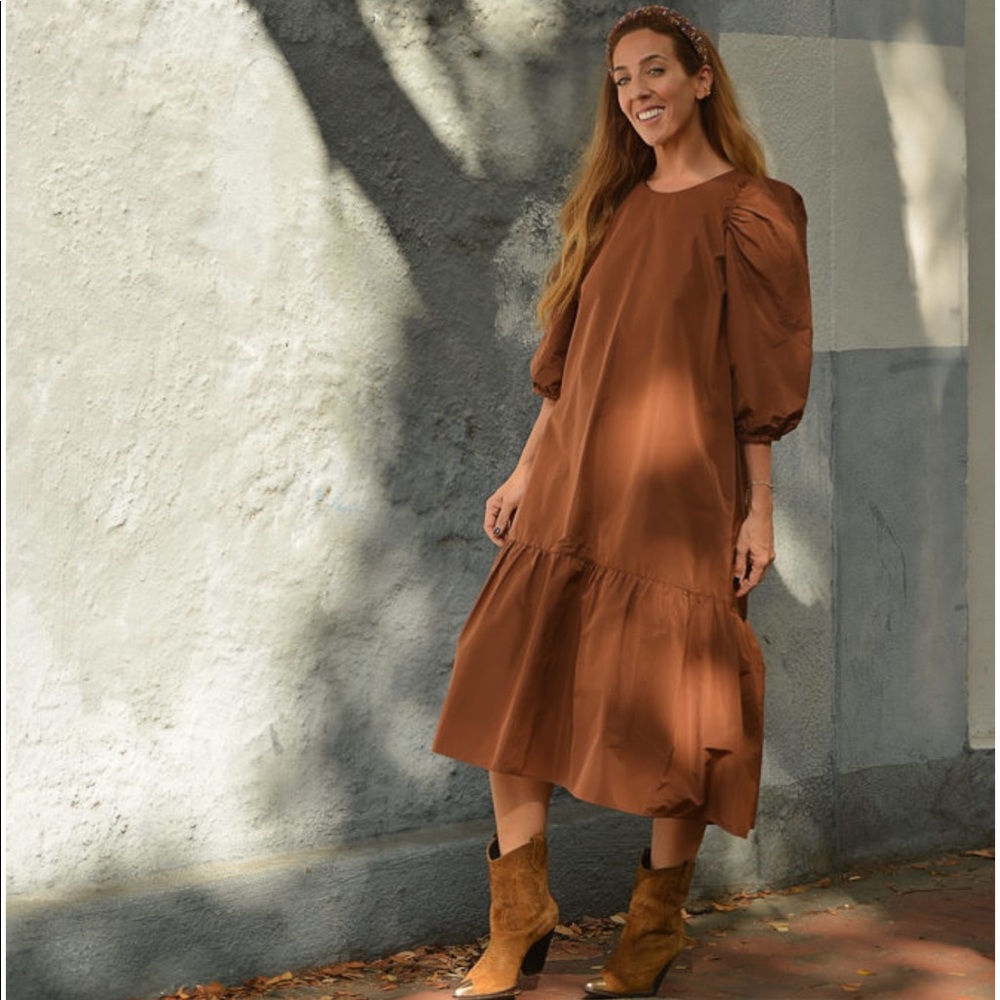 Midi dress with puffy sleeves